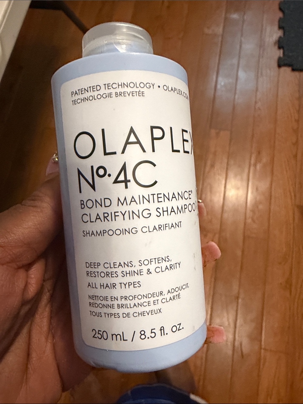 OLAPLEX No.4C Clarifying Shampoo - Pale Blue Bottle